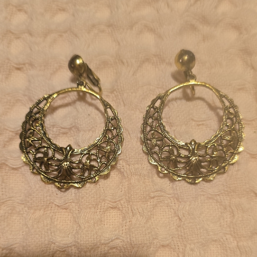 Elegant Gold Filigree Hoop Earrings